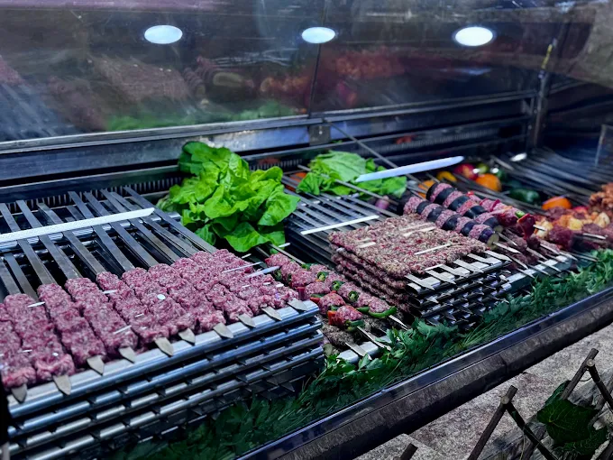 Carne pe grătar la cărbuni